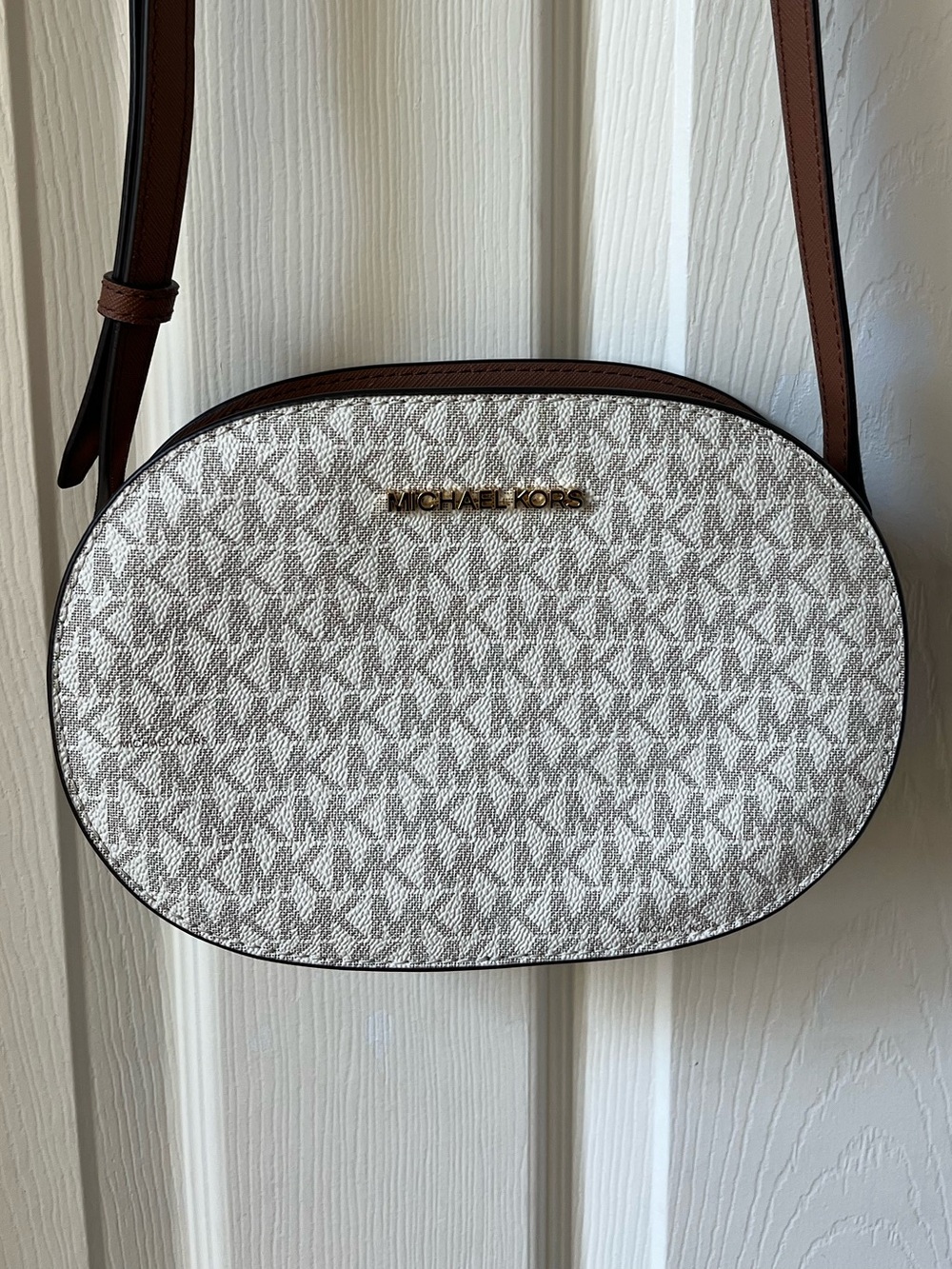 Michael Kors Jet Set Travel Medium Signature  Logo Crossbody Bag